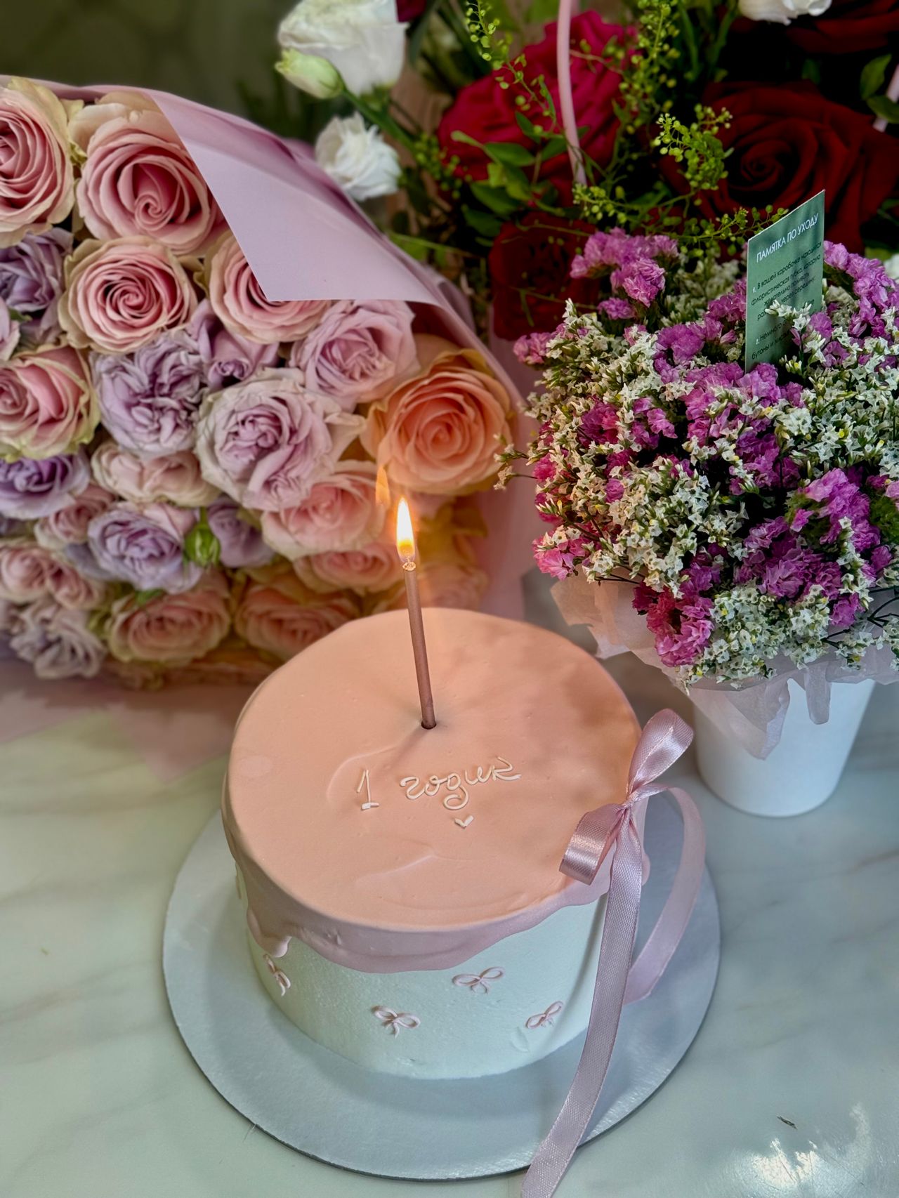 White cake with pink and white flowers